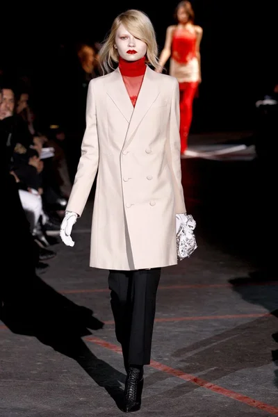Look 3